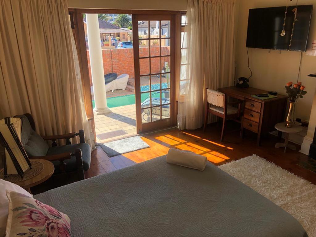 Sunny Private Room On The Porch Port Elizabeth Exterior photo